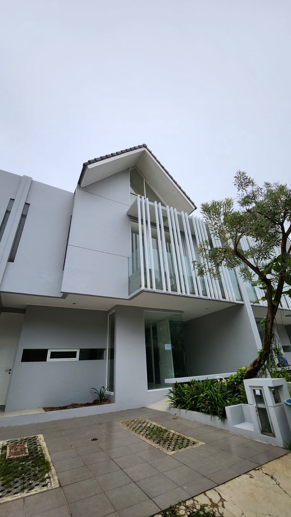 Rumah Bagus Di Discovery Eola Bintaro Jaya Sektor 9