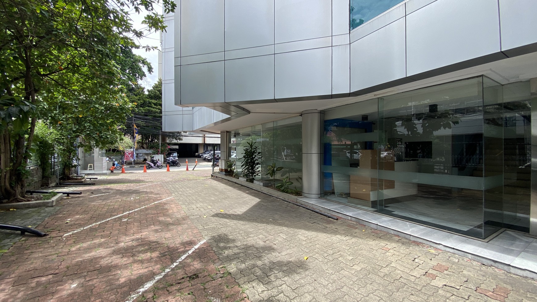 Gedung kantor siap pakai di menteng, jakarta pusat