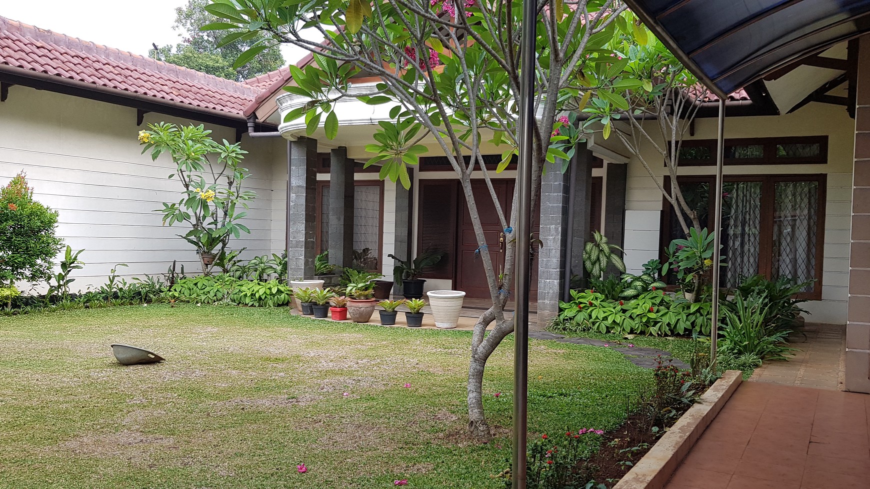 Rumah cantik siap huni area Jagakarsa.