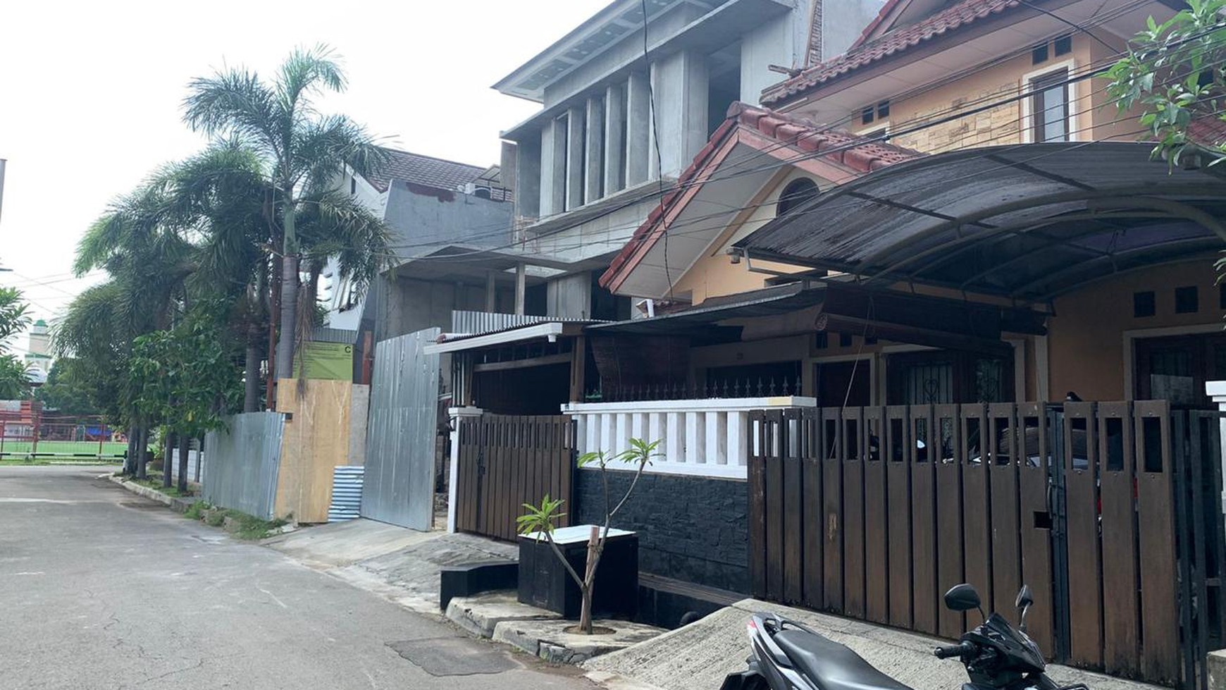 Rumah Kayu Putih Utara, Luas 20x10m2