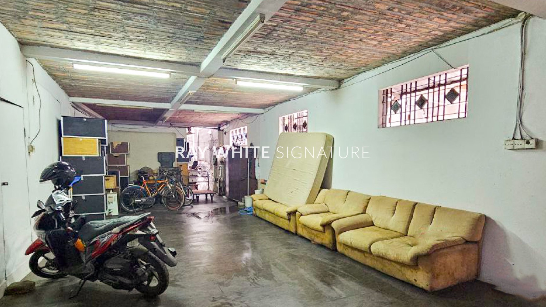 Dijual Rumah Lama Area Komersil di Jl Wijaya 1 Kebayoran Baru