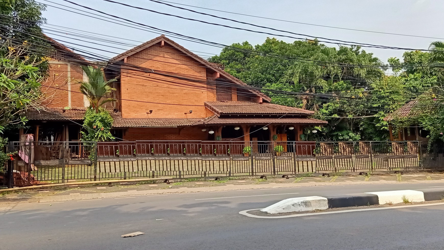 rumah pinggir jalan raya cocok untuk usaha di pasar minggu jakarta