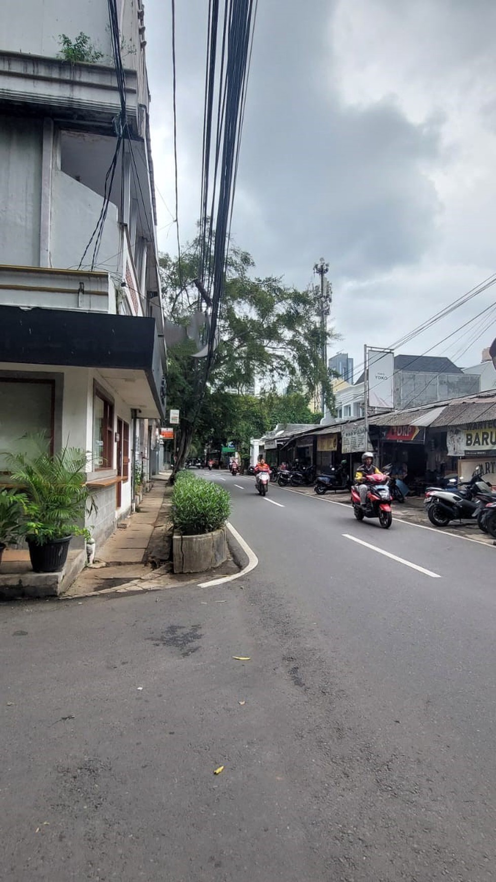 Rumah Kokoh dan Luas cocok untuk kos kos an di Setiabudi Jakarta Selatan 