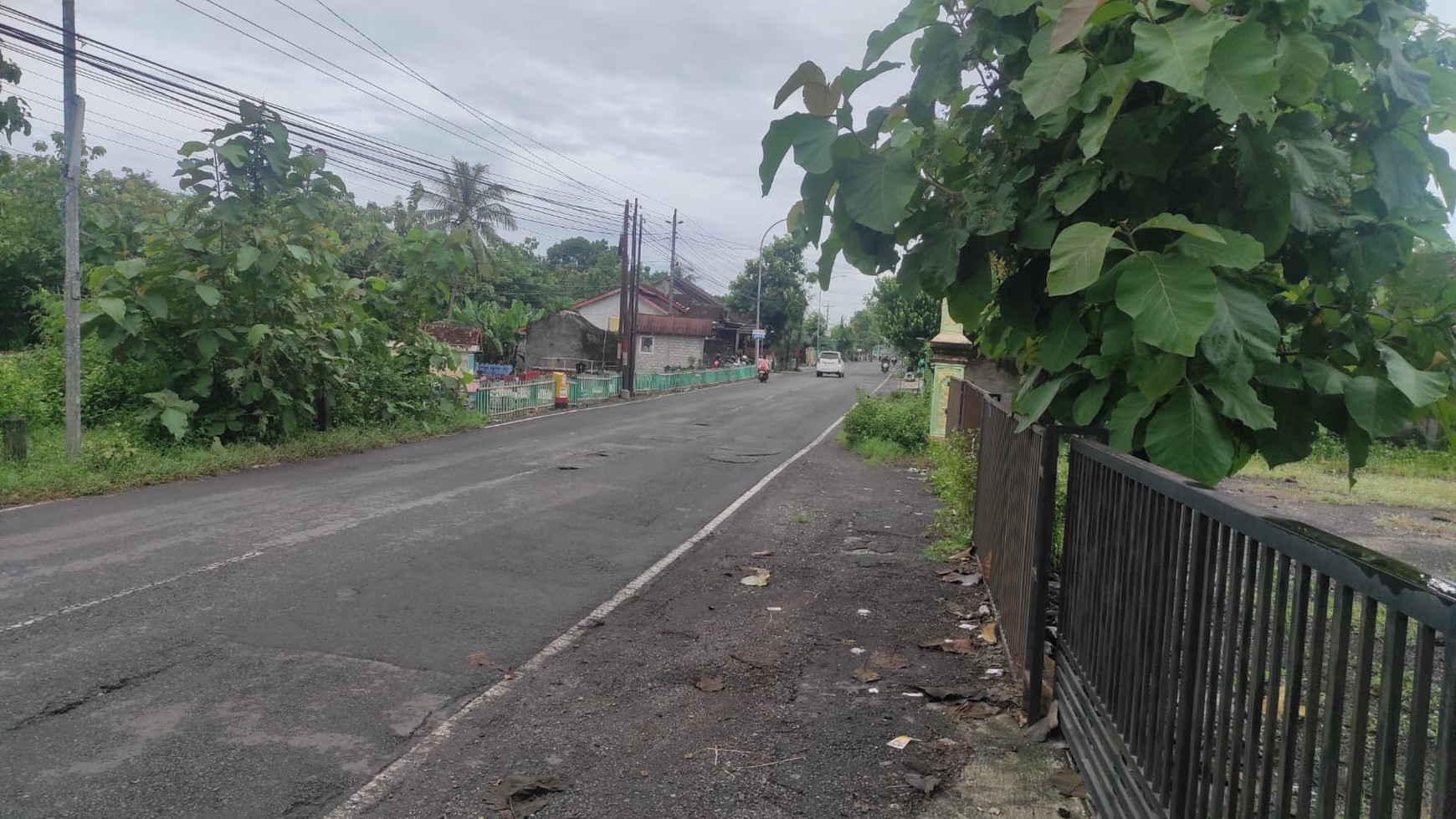 Bangunan Komersial Lokasi Strategis Jalur Wisata Karangmojo Gunung Kidul