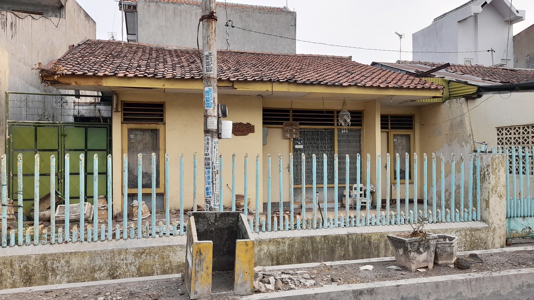 Rumah di dalam perumahan Jombang Kota