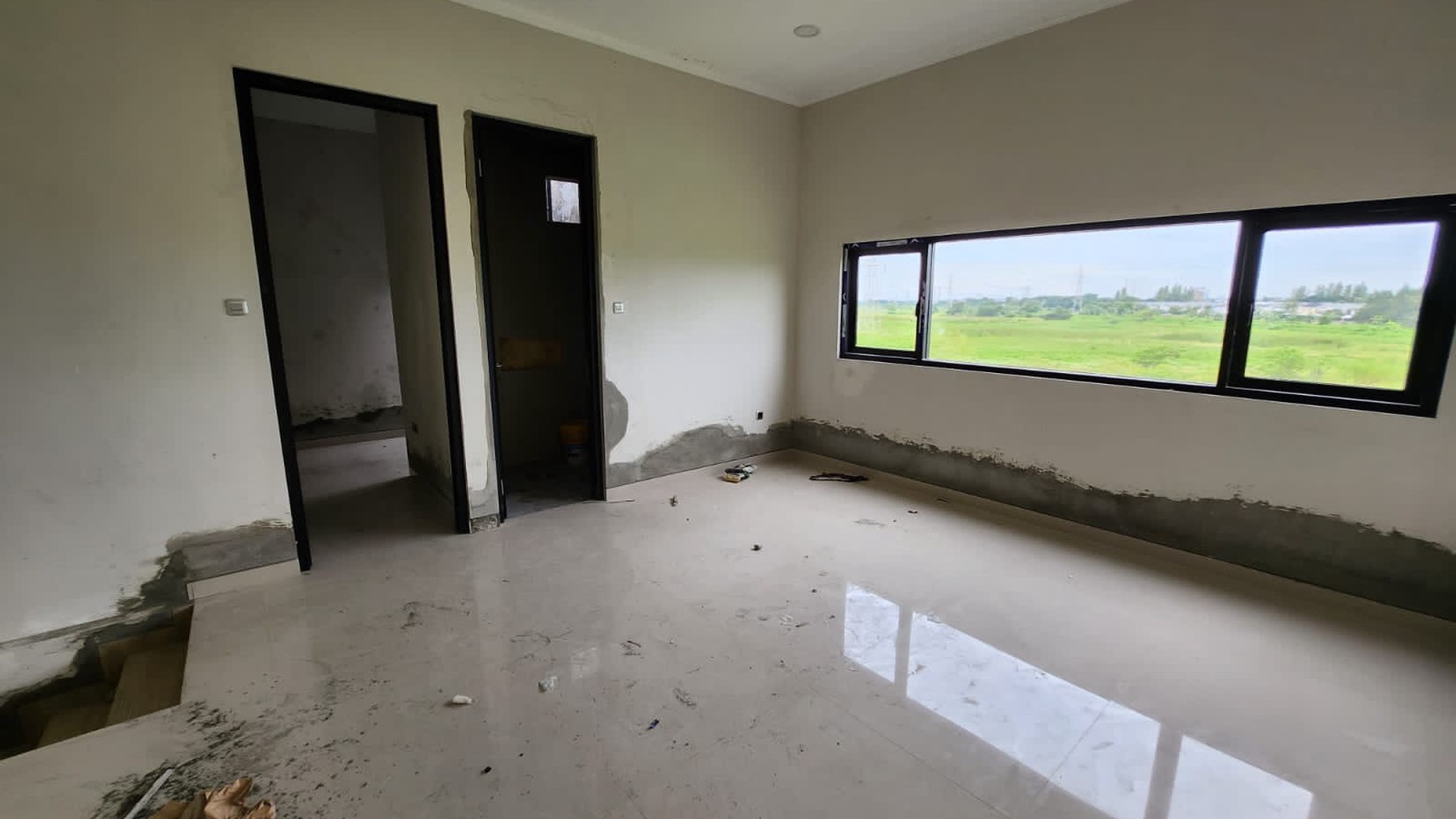 dijual rumah baru royal residence 2 M an sudah 100% jadi