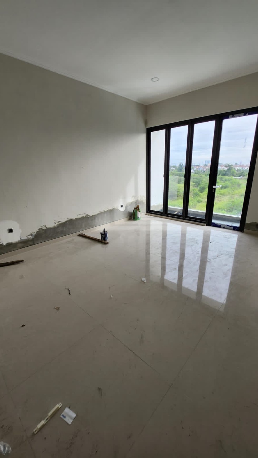 dijual rumah baru royal residence 2 M an sudah 100% jadi