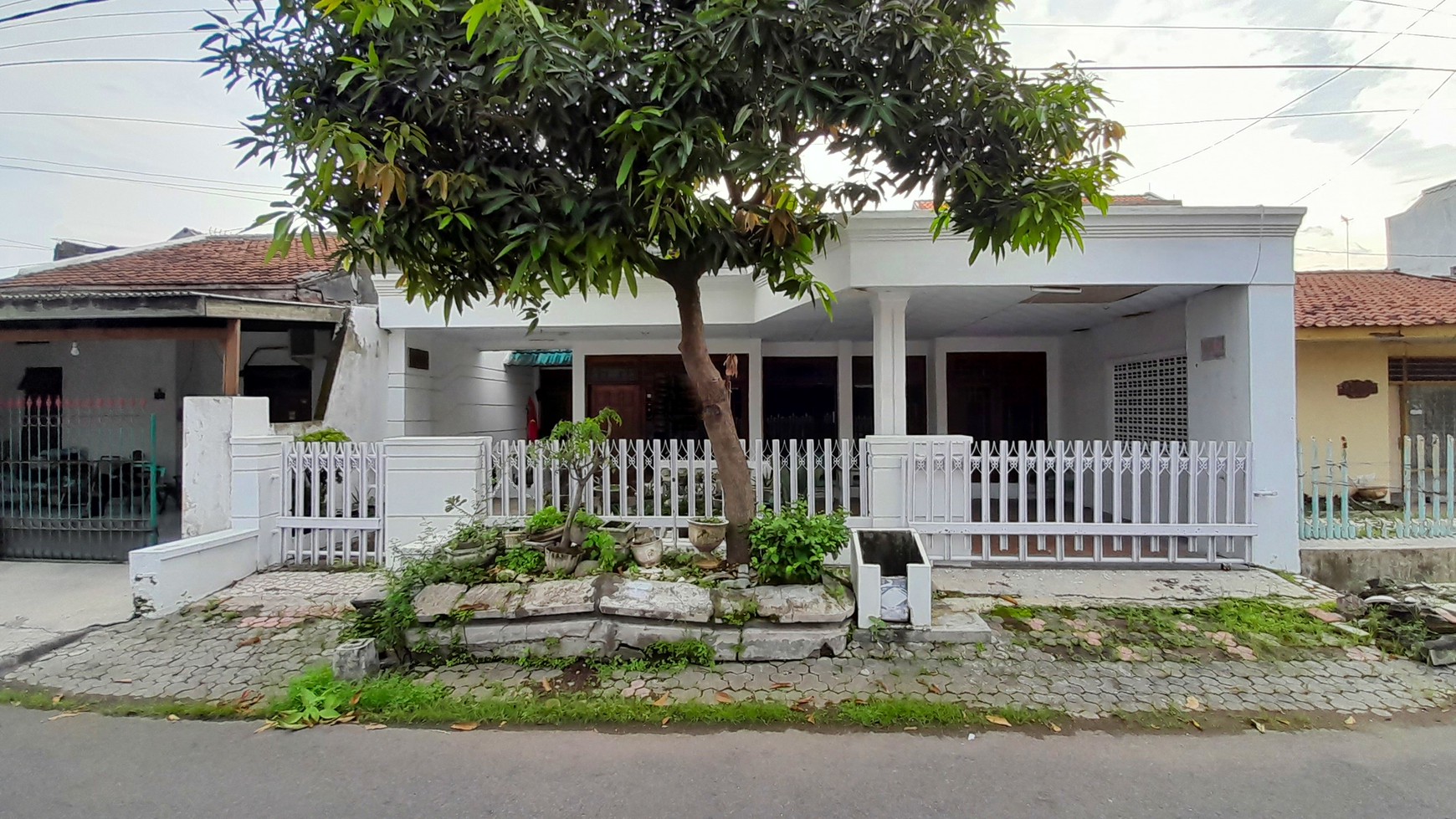 Rumah di dalam perumahan Jombang Kota