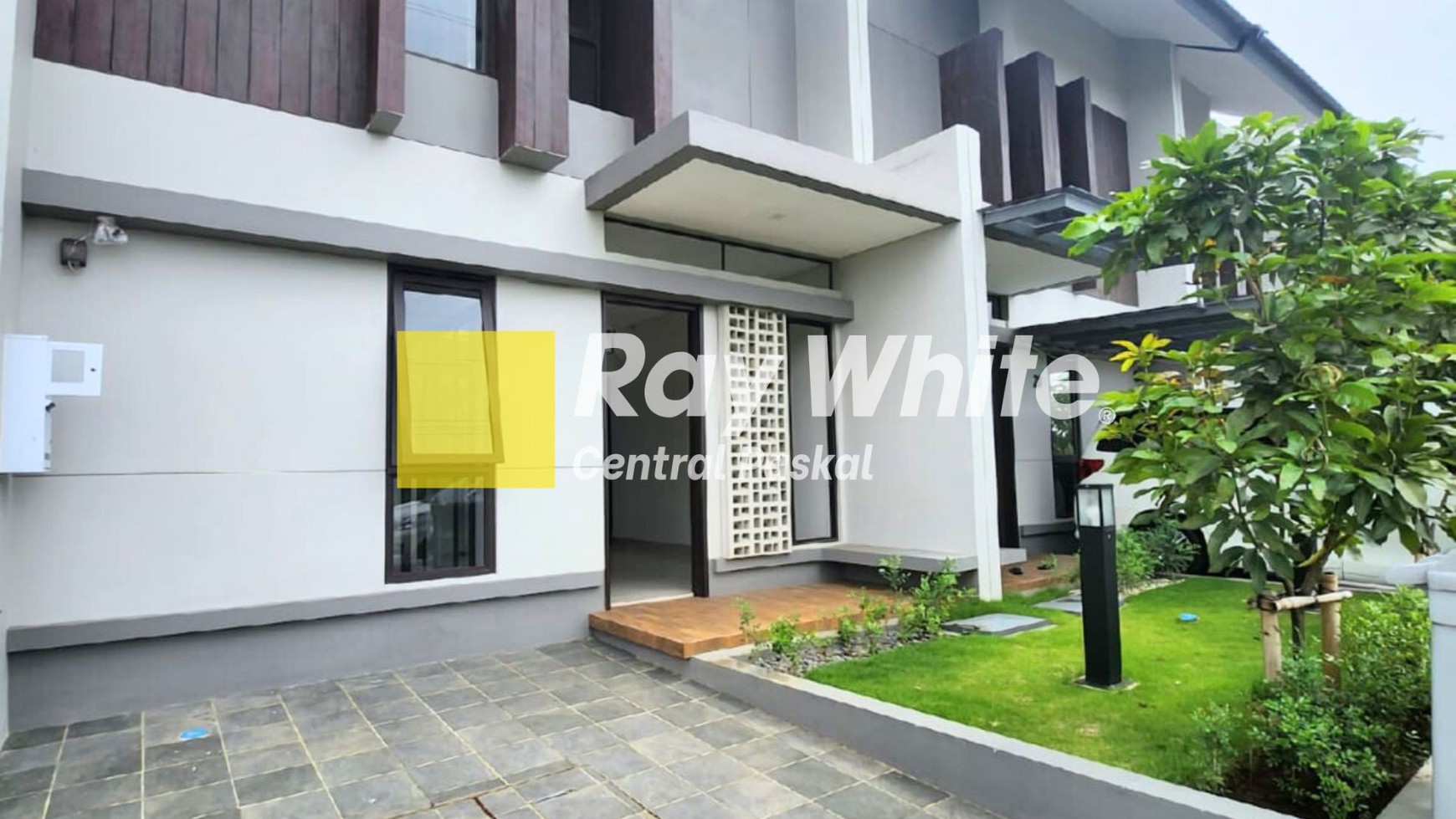 New House Summarecon Bandung