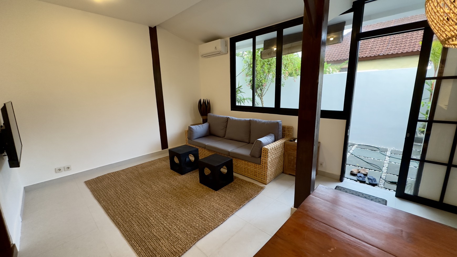 One Bedroom  Apartement on the main road of Berawa Beach