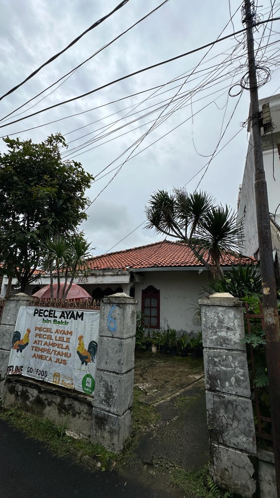 umah dan Bangunan hitung tanah di lokasi strategis Cilandak 