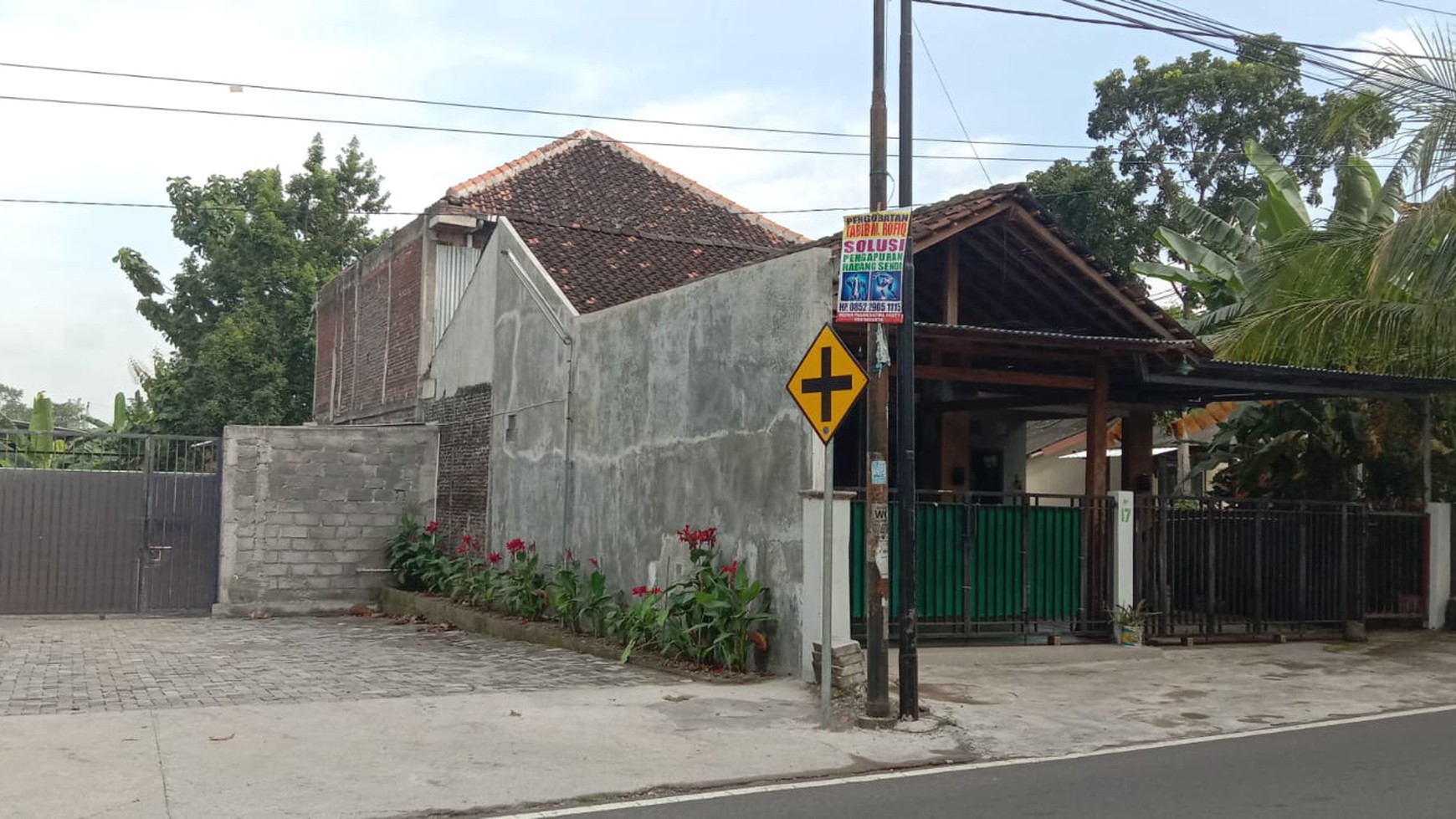 Tanah & Bangunan 2 Lantai Lokasi Kadirojo Kalasan Sleman 