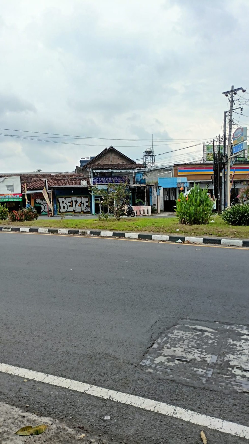 Tanah Luas 416 Meter Persegi Lokasi Jalan Ring Road Utara Depok Sleman 