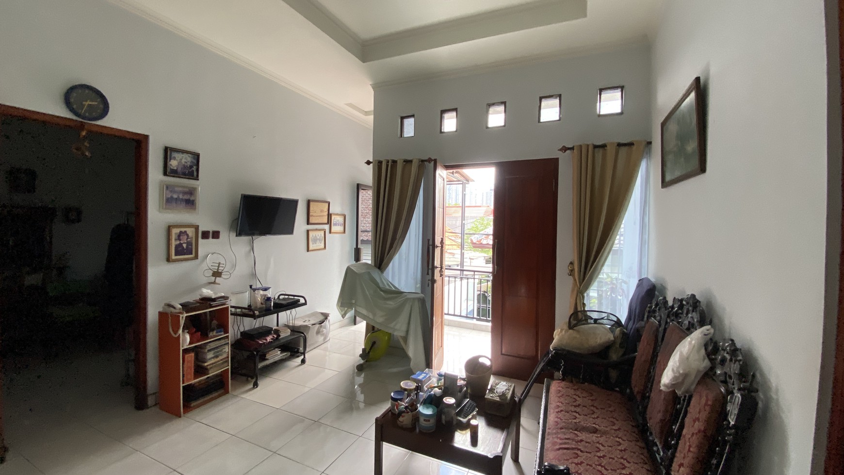 Rumah eks kos strategis Kemanggisan, dekat Plaza Slipi Jaya. Walking distance ke jl Letjen S Parman