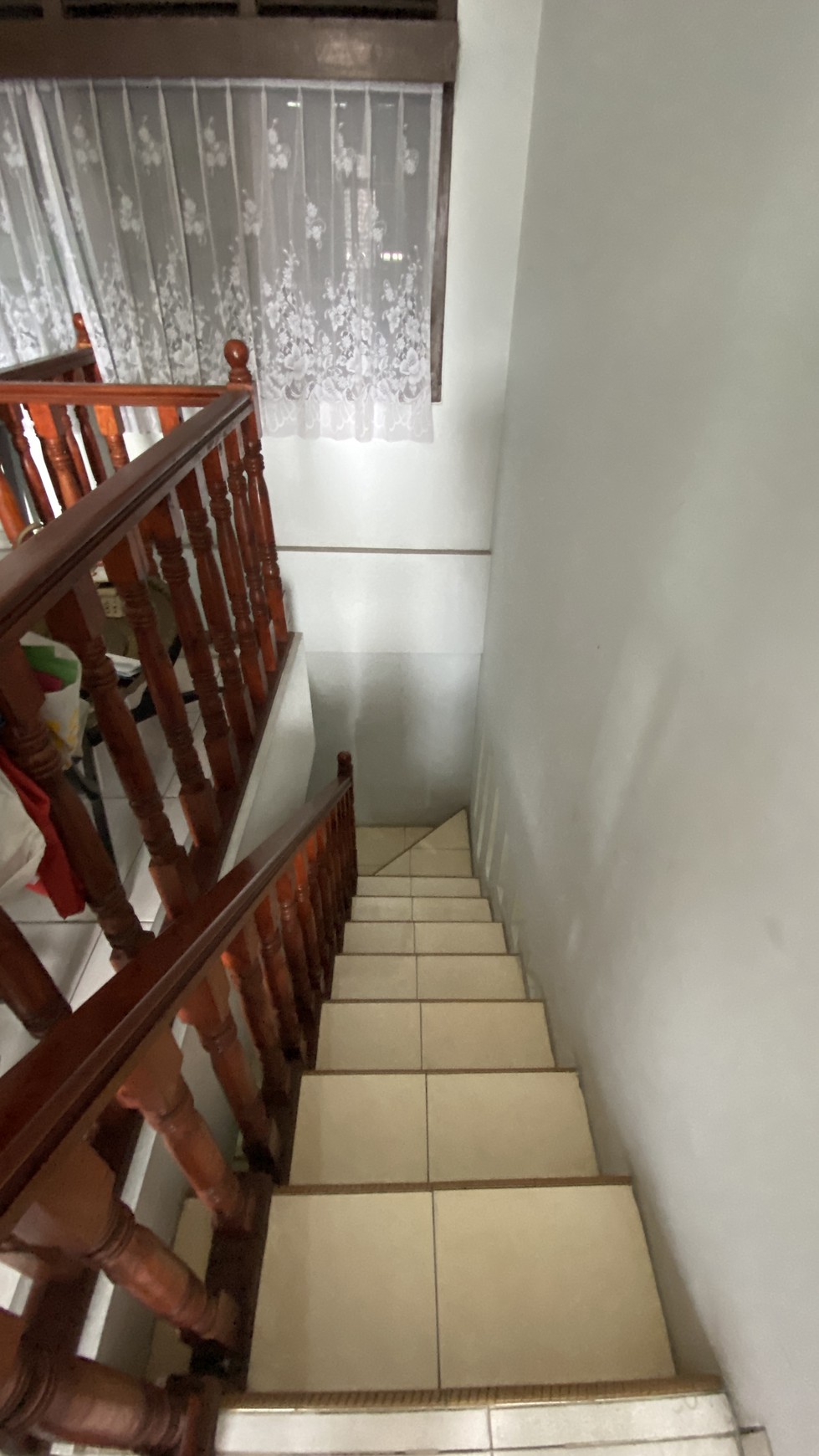 Rumah eks kos strategis Kemanggisan, dekat Plaza Slipi Jaya. Walking distance ke jl Letjen S Parman