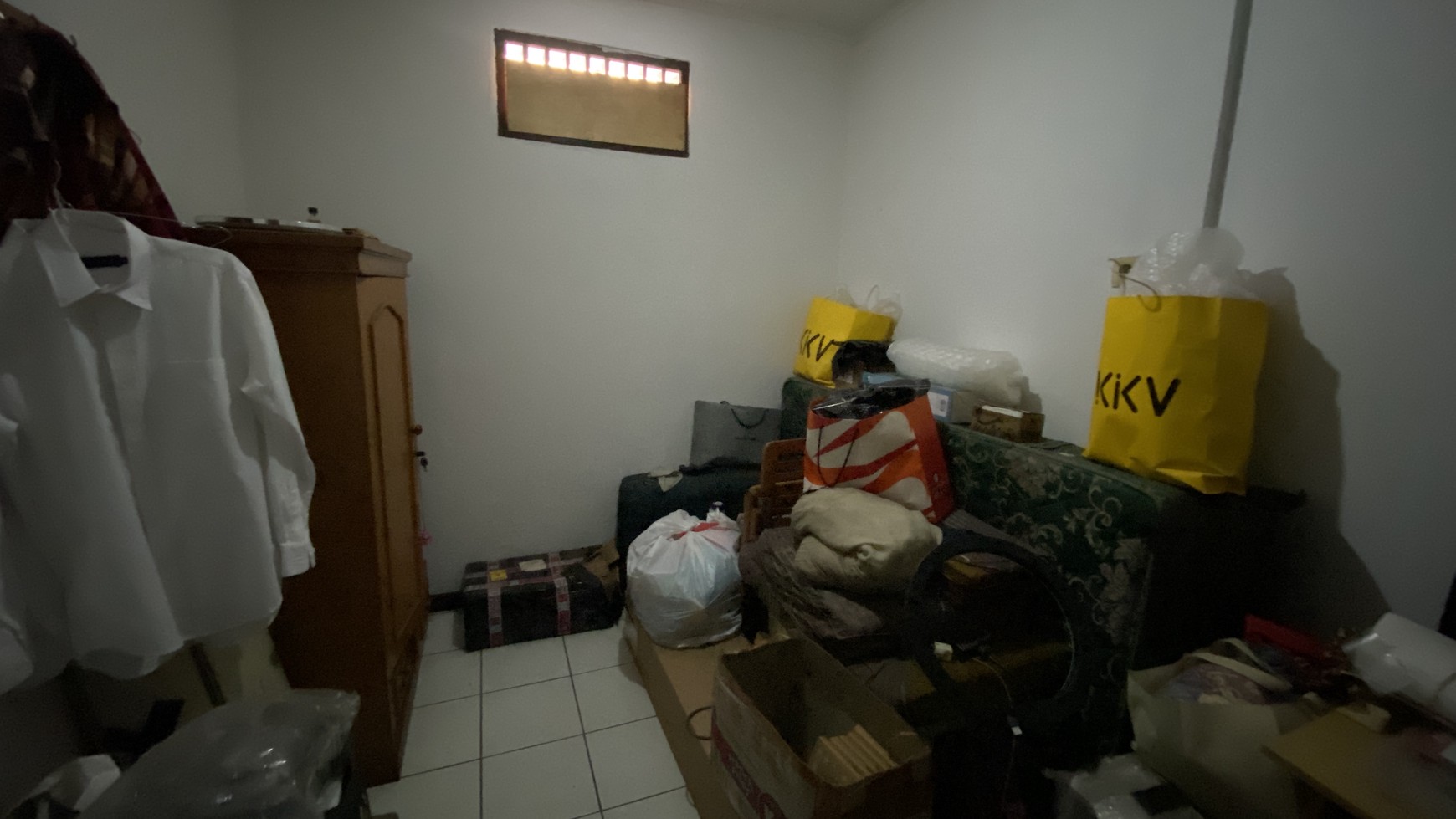 Rumah eks kos strategis Kemanggisan, dekat Plaza Slipi Jaya. Walking distance ke jl Letjen S Parman