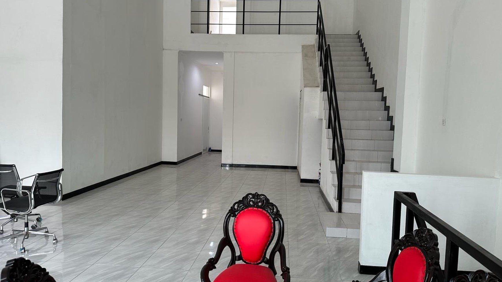 Dijual 248 m2 Tanah Bangunan Jl. Sepat Lidah Kulon Lakarsantri Surabaya Barat - Modern 2 Lantai