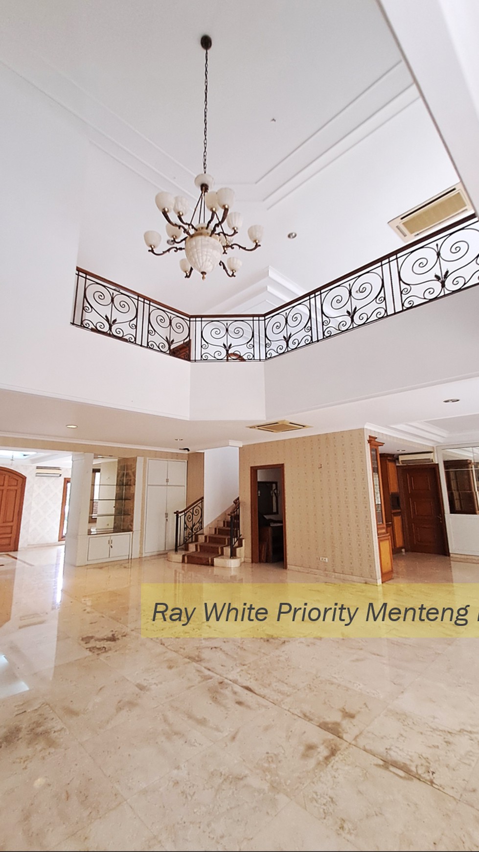 Rumah Mewah di Kawasan Elite Pondok Indah, Jakarta Selatan