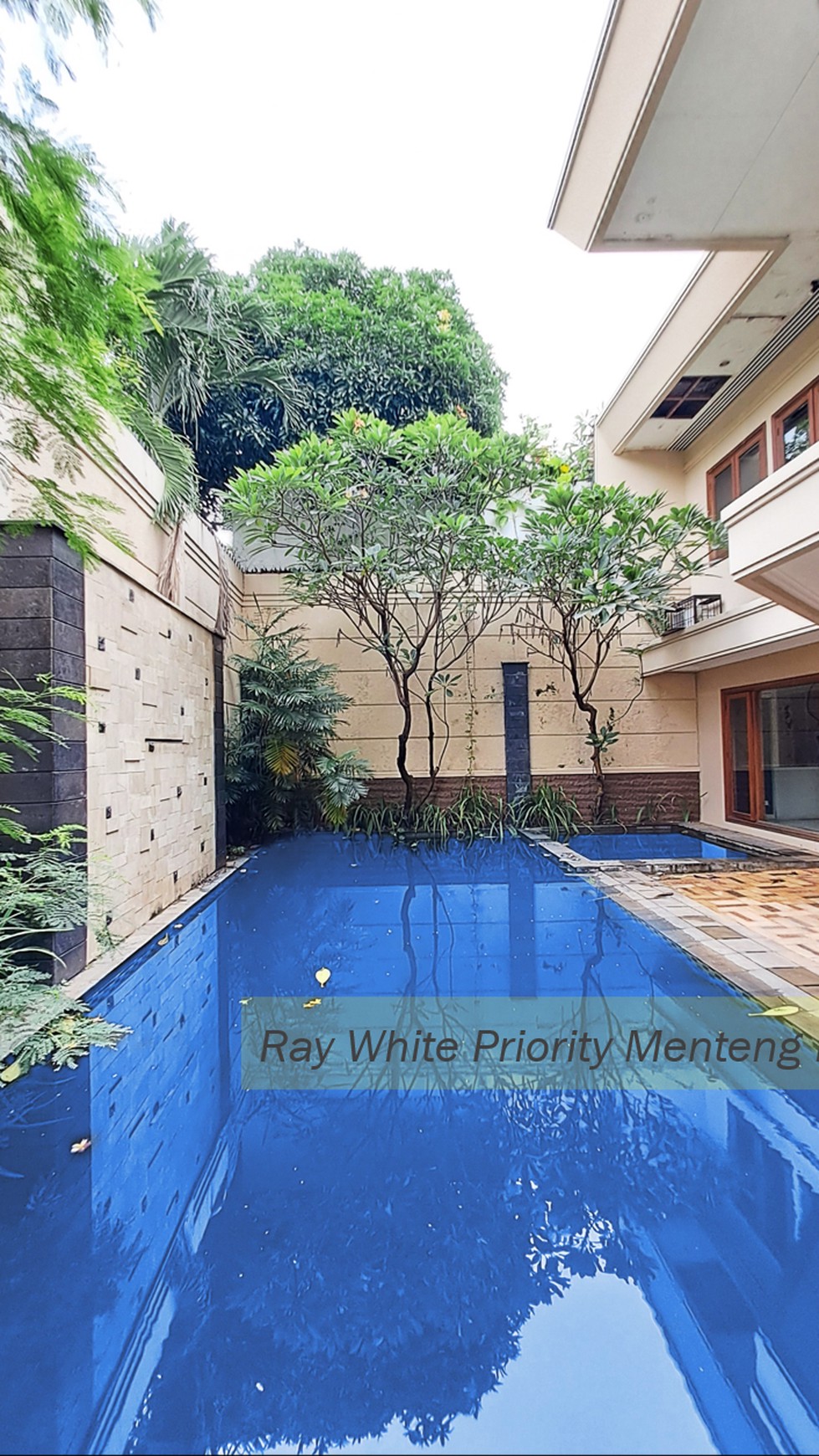 Rumah Mewah di Kawasan Elite Pondok Indah, Jakarta Selatan