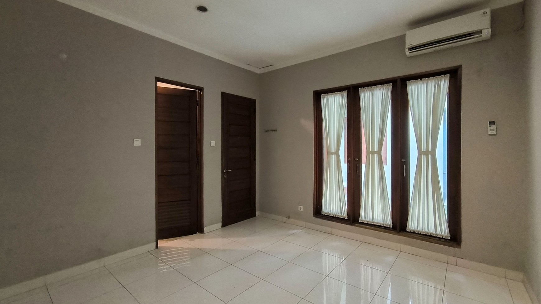 Rumah Bagus di Emerald Bintaro Jaya