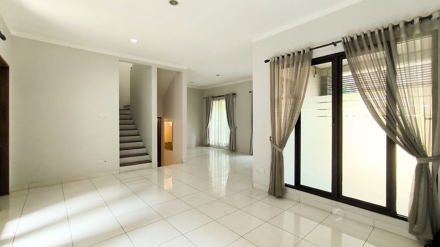 Rumah Bagus di Emerald Bintaro Jaya