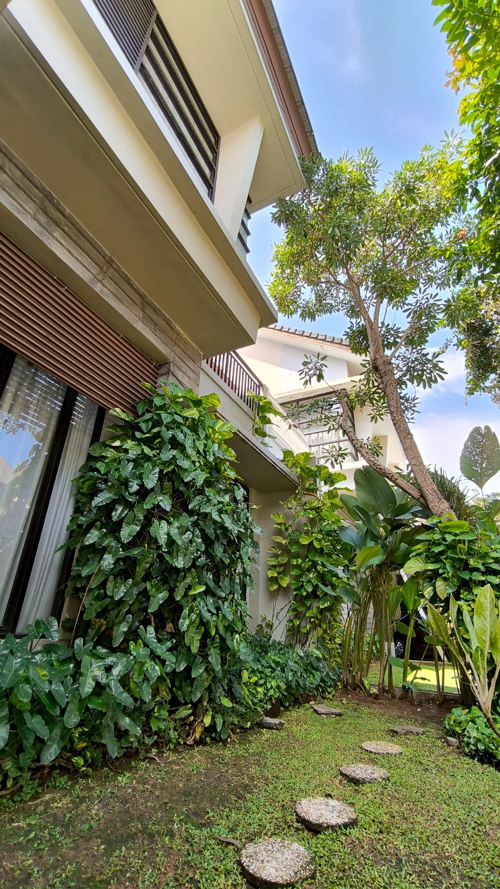 Rumah Bagus di Emerald Bintaro Jaya