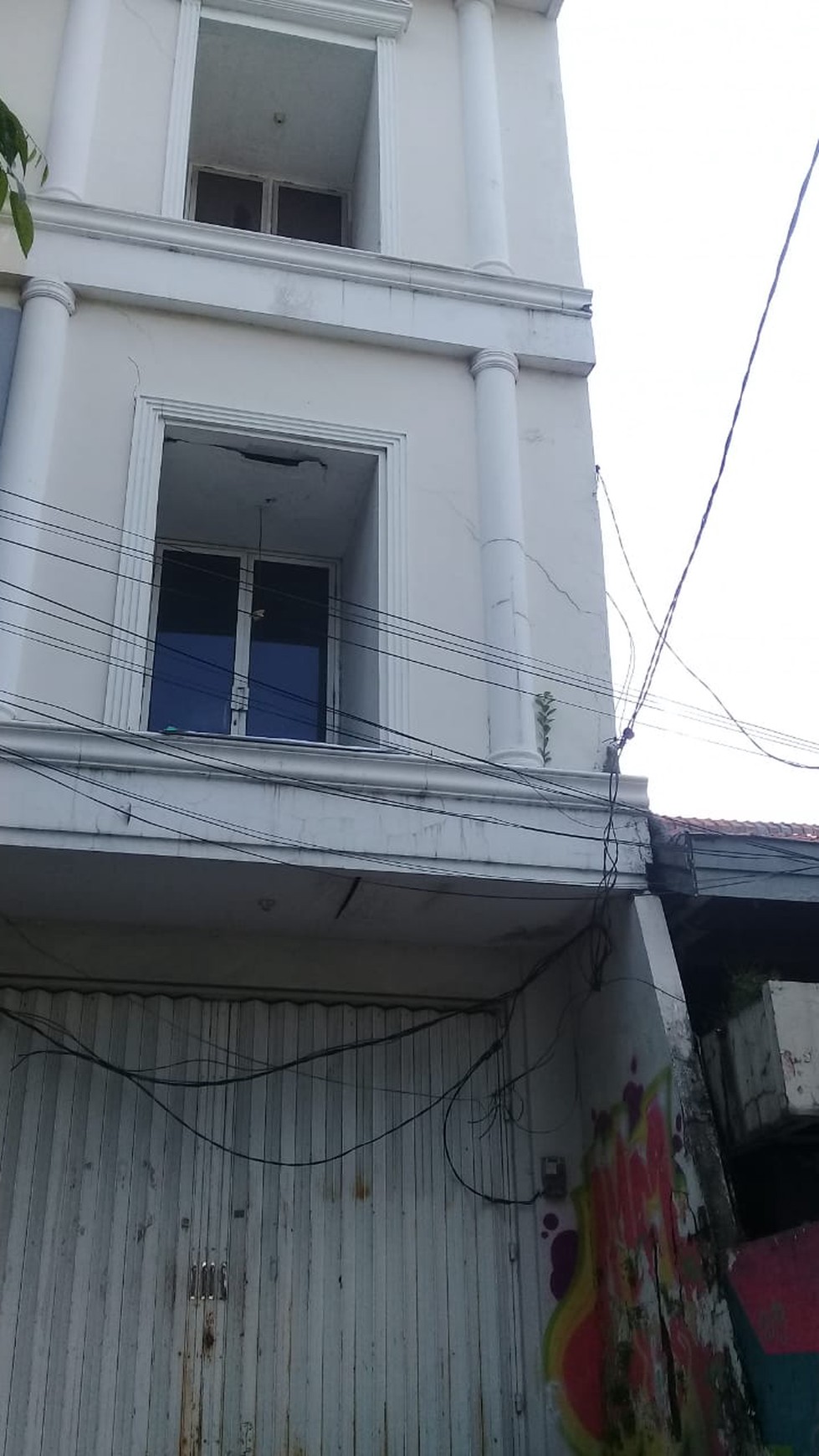 Dijual Ruko Ekslusif Biliton 3 Lantai - Gubeng - Tengah Kota Surabaya (Ada Sisa Tanah Ngantong)