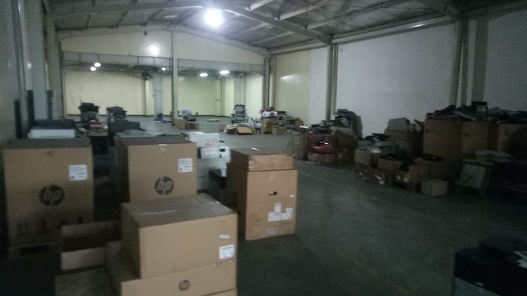 Disewakan Gudang Aktif 2 Lantai Tengah Kota Jl. Biliton - Surabaya ( Ada Fasilitas Lift Barang )