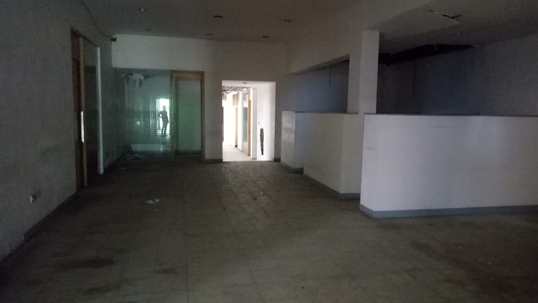 DISEWAKAN BANGUNAN EX BANK DI Jl. RAYA GUBENG SURABAYA PUSAT