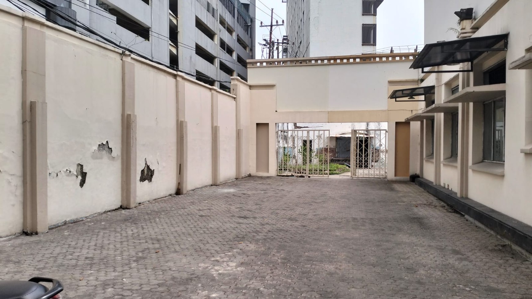 Disewakan Tempat Usaha Komersial Surabaya Pusat - Jl. Panglima Sudirman Surabaya