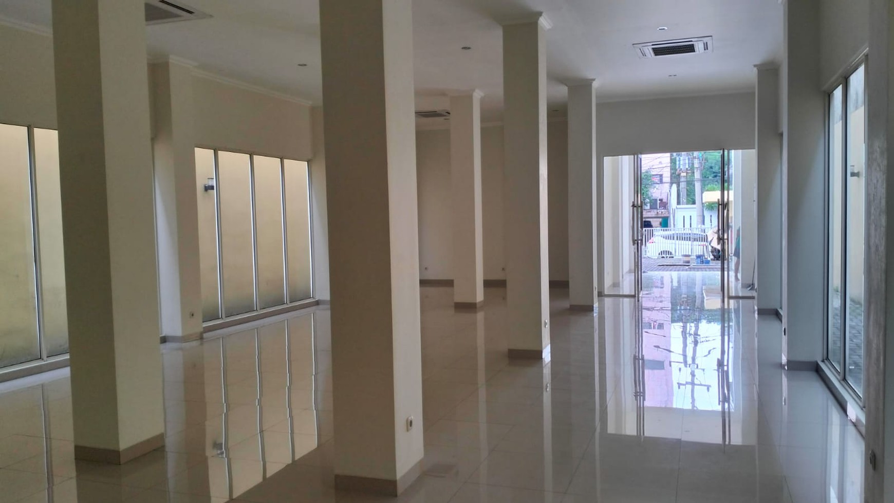 Disewakan Gedung Baru 4 Lantai siap pakai di Jl. Embong Cerme - Surabaya Pusat