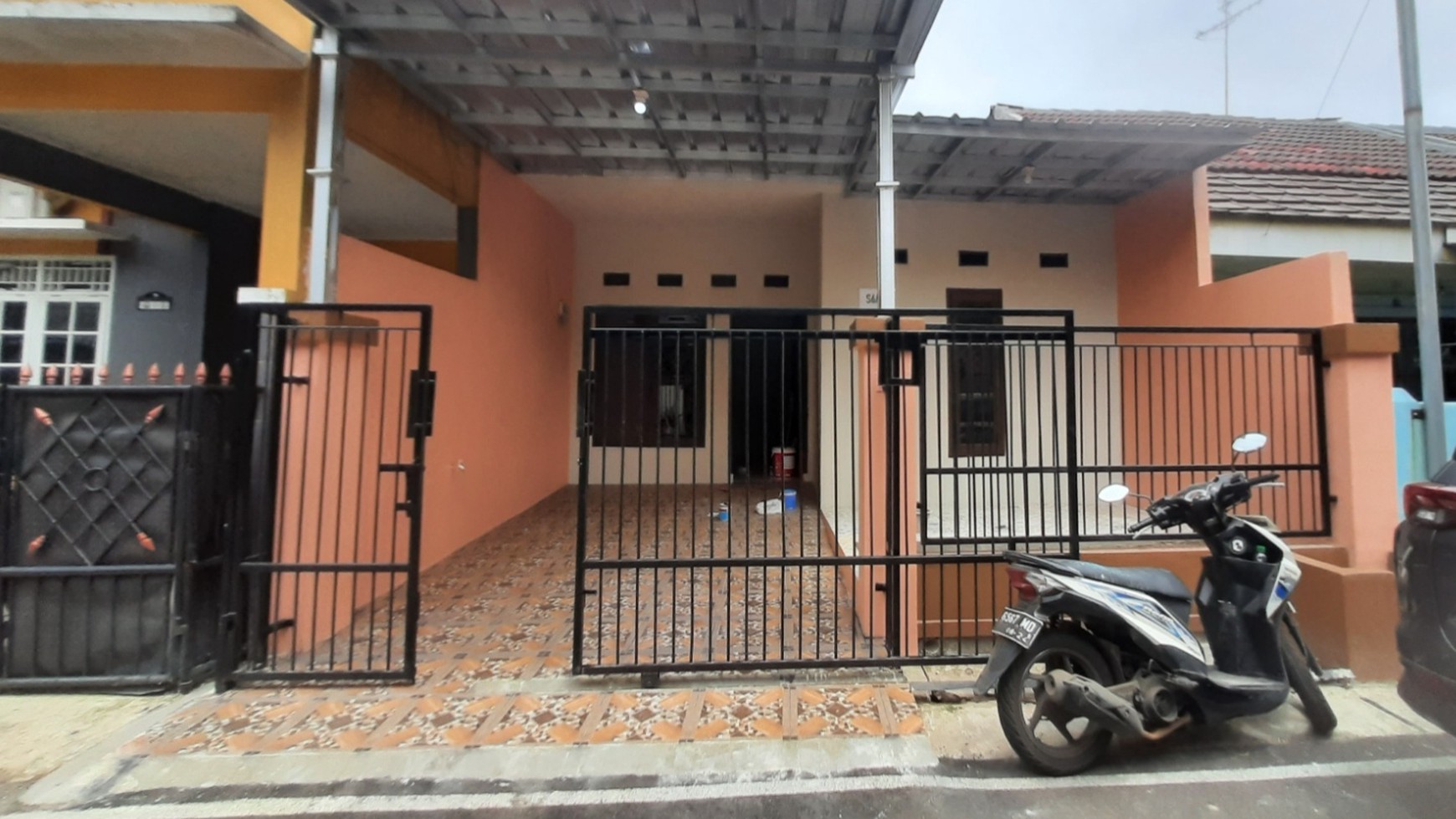 Rumah dijual dukuh zamrud, rumah bagus lokasi prima.