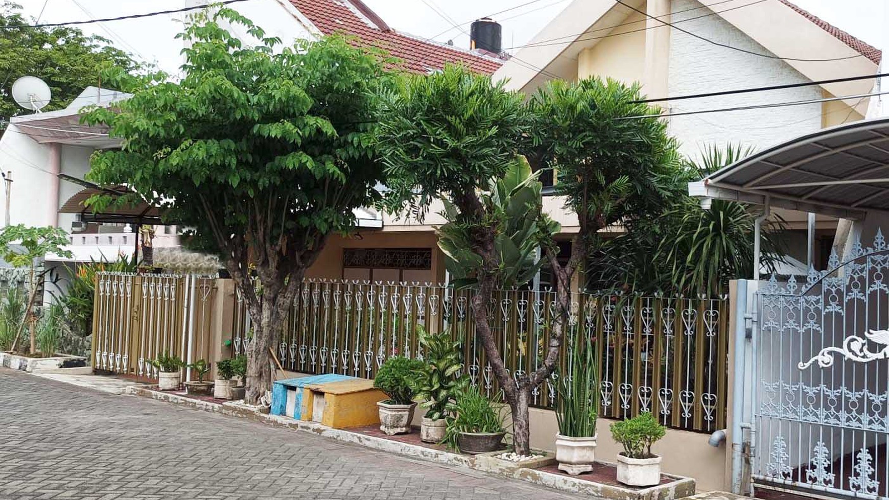 Rumah di Manyar Kertoadi Surabaya Timur, Bagus + Terawat, Siap Huni