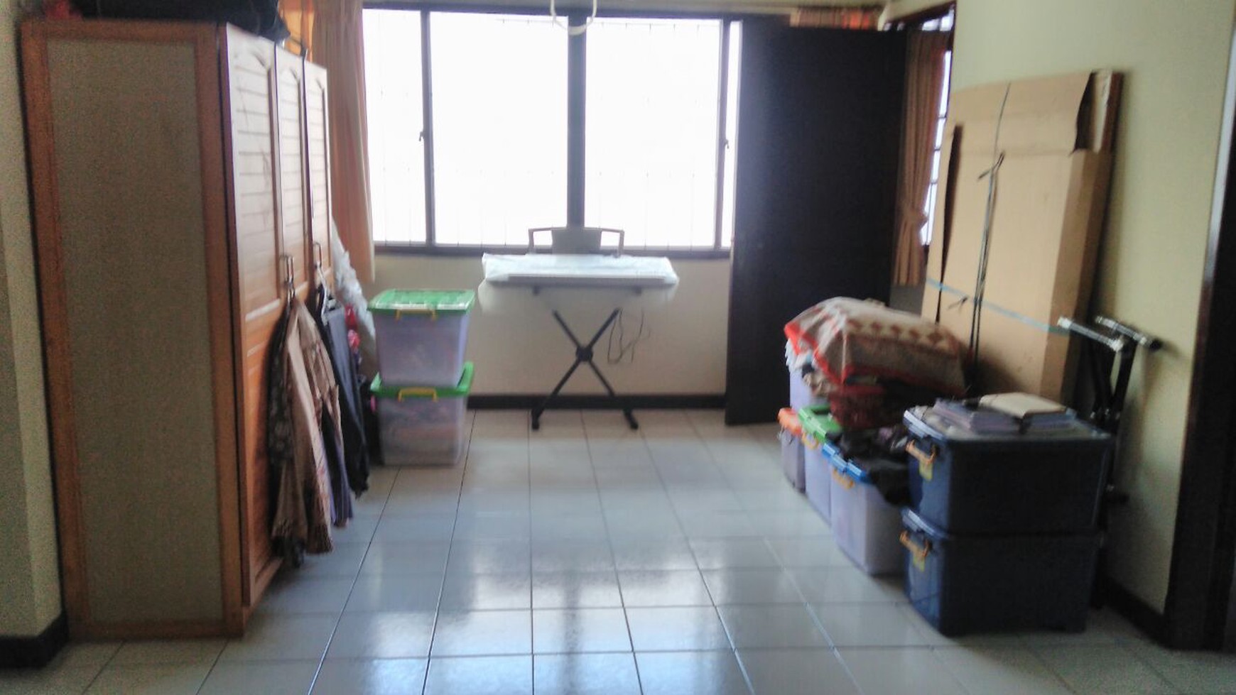 Rumah Bangunan Lama Kokoh Terawat  Tanah Kusir