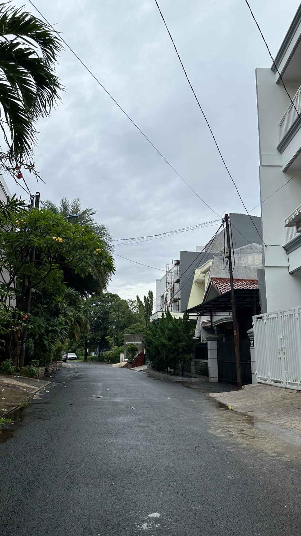 Rumah Baru 3 Lantai SHM Di Tanjung Duren Jakarta Barat