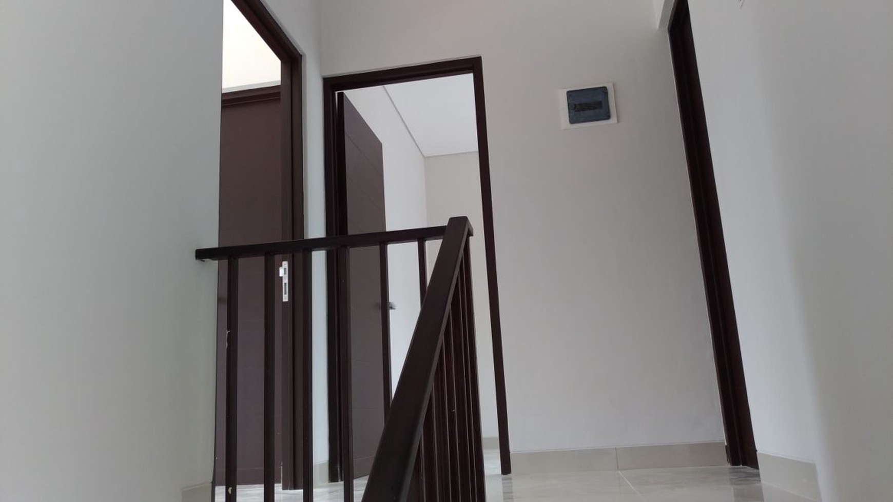 Rumah Cluster Cosmo Estate lippo cikarang Lokasinya strategis dengan style bangunan yang modern minimalis.