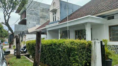 Rumah Tua Tengah Kota Sayap Riau, Bandung Kota