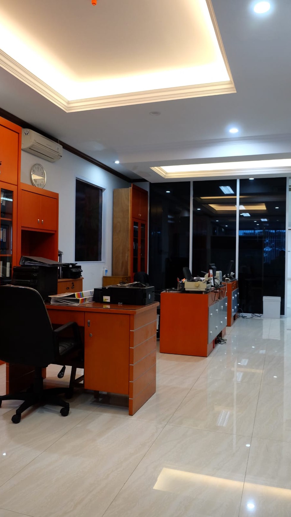 BANTING HARGA MINI BUILDING 6 LANTAI , LOKASI STRATEGIS, BANGUNAN TERAWAT, SIAP PAKAI,PARKIRAN LUAS DI KWITANG SENEN, JAKARTA PUSAT