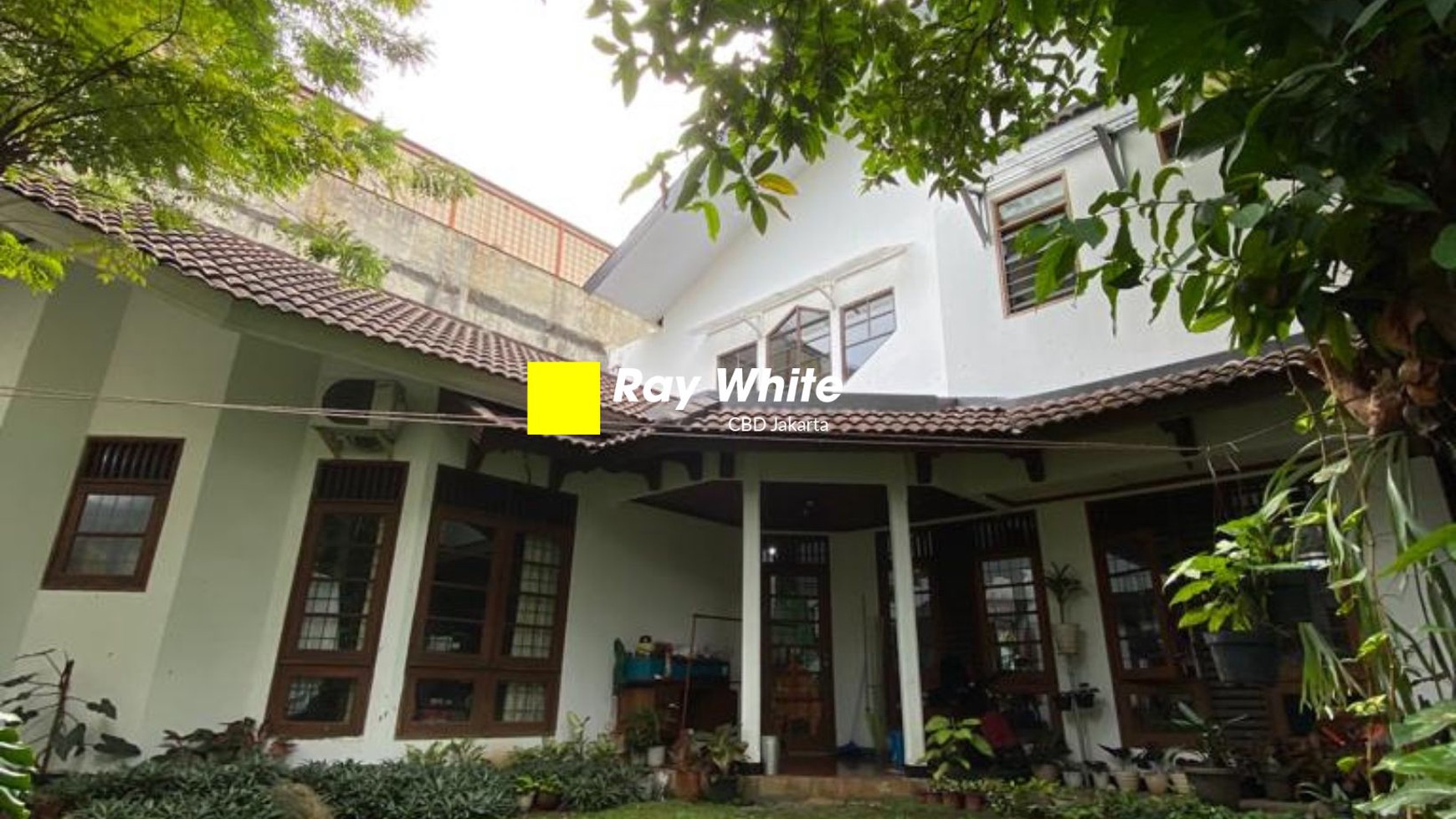 Rumah Rapi dan Kokoh di Pejaten Jakarta Selatan