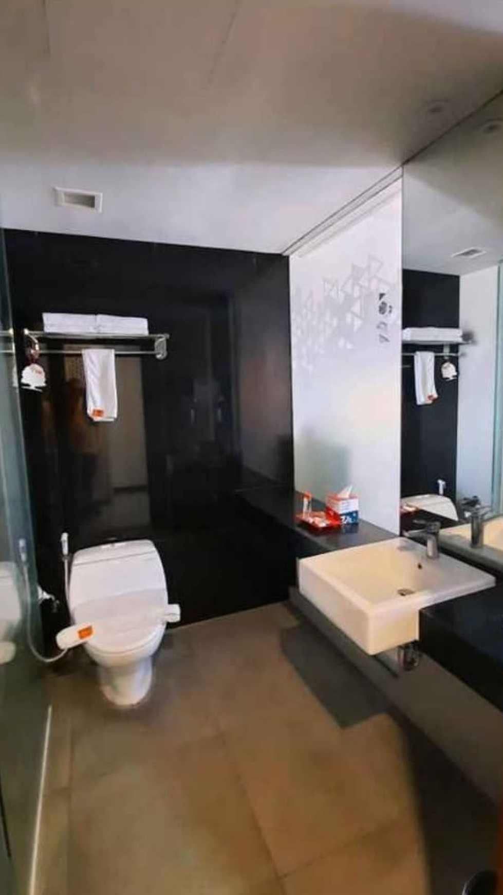 Dijual 1 Unit Condotel Harris Seminyak, Kuta Bali