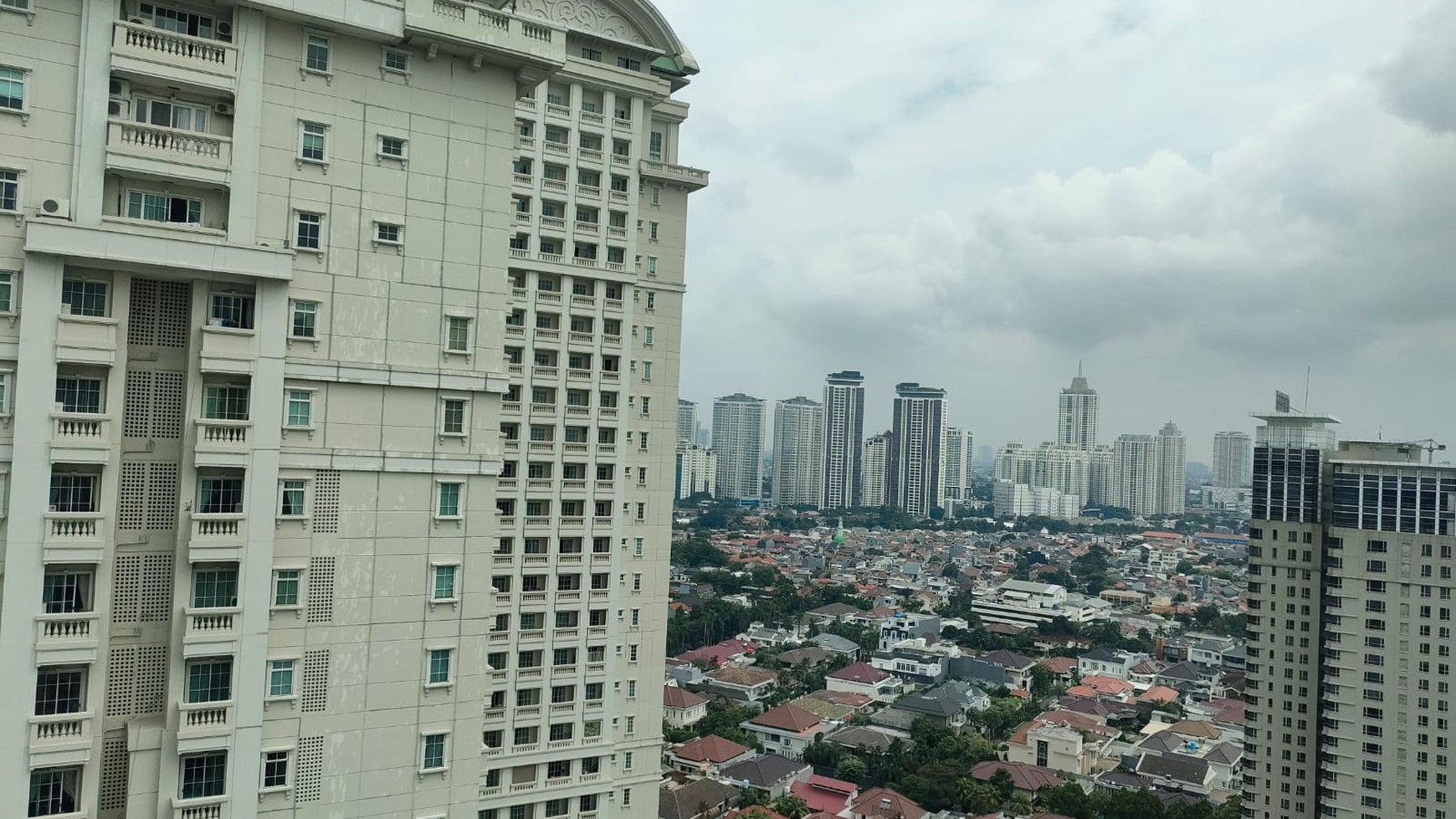 Belleza Office Tower, 400 m2, Murah, Strategis hanya 10 menit ke Senayan dan Pondok Indah, cocok untuk invest!