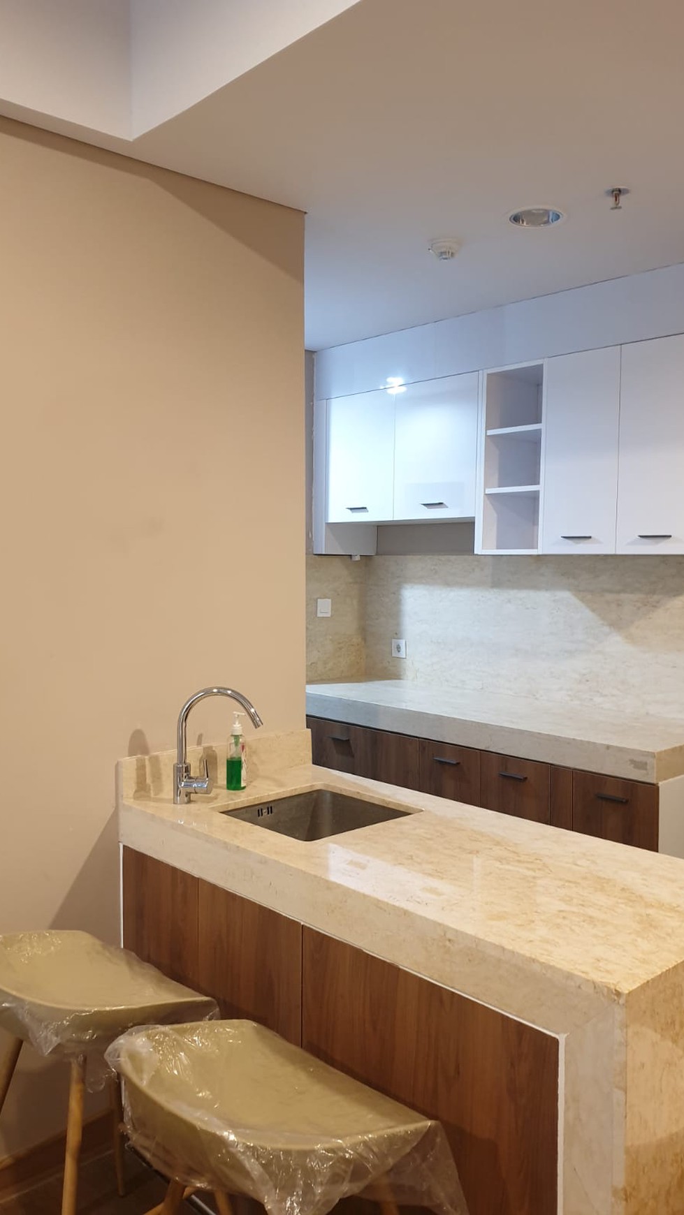 Dijual Apartemen Full Furnish  di Holland Village 1, Jakarta Pusat