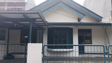 Rumah Lokasi Strategis dengan Bangunan Lama Kokoh @Bintaro Sektor 5