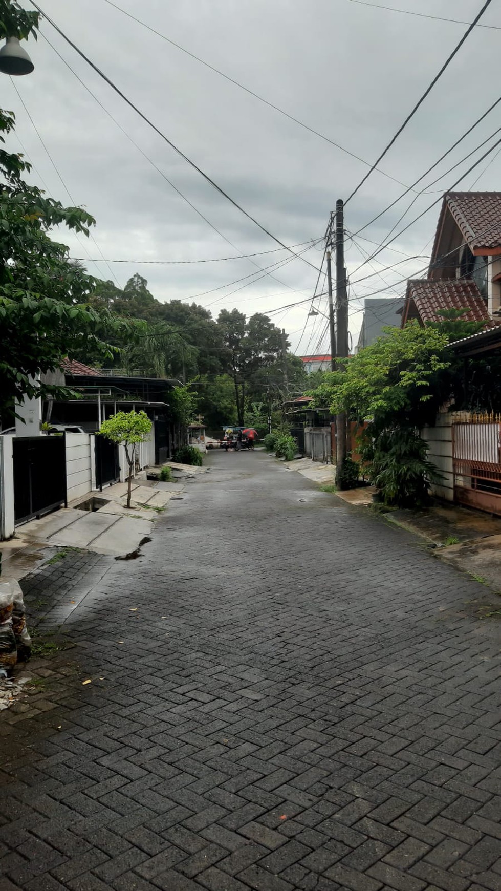 Rumah Lokasi Strategis dengan Bangunan Lama Kokoh @Bintaro Sektor 5