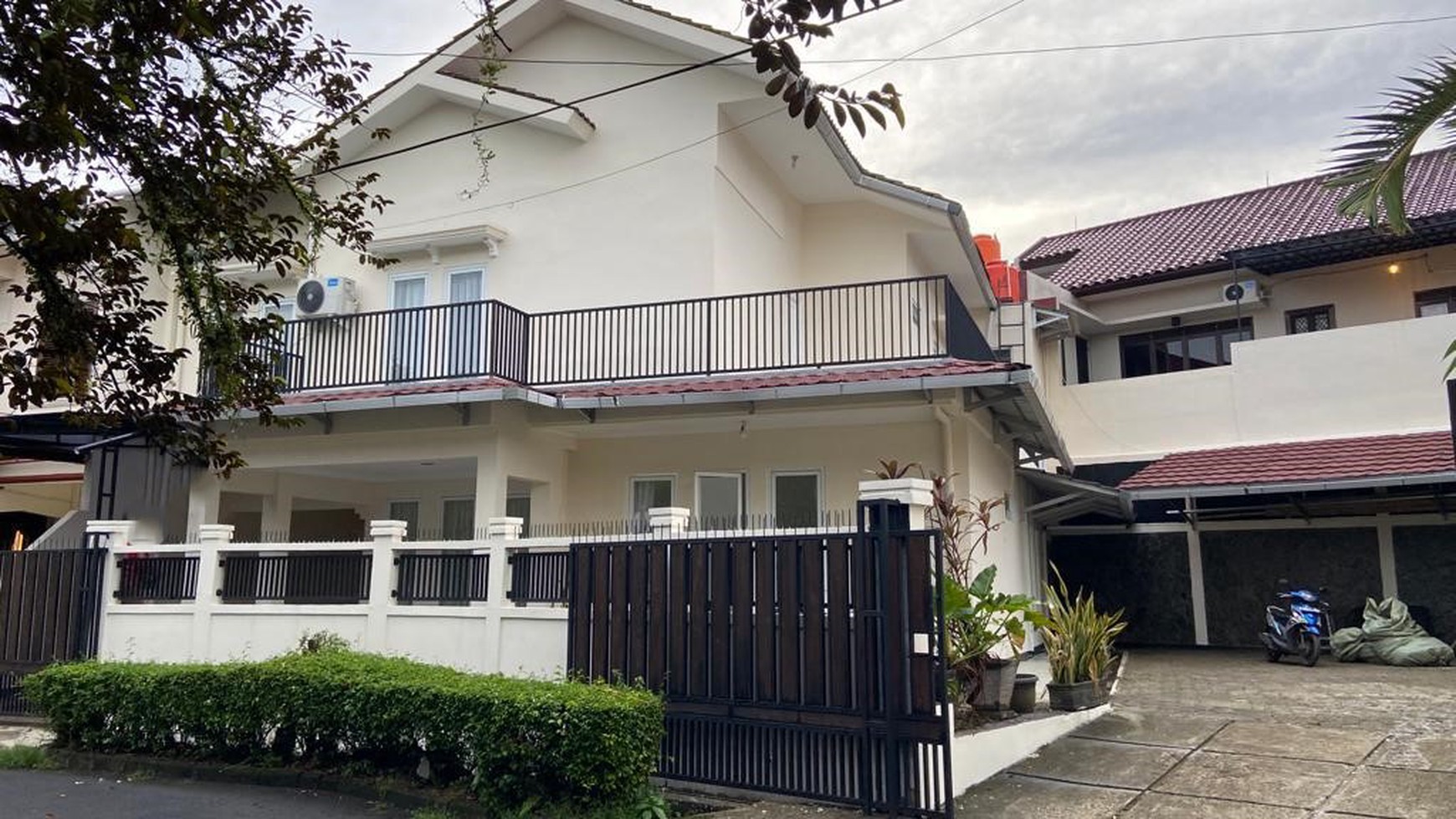 Rumah Besar Siap Huni di Mertilang 
Bintaro Sektor 9 