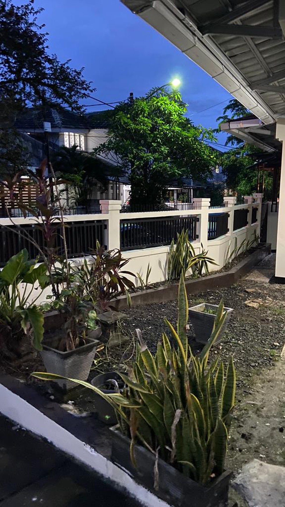 Rumah Besar Siap Huni di Mertilang 
Bintaro Sektor 9 