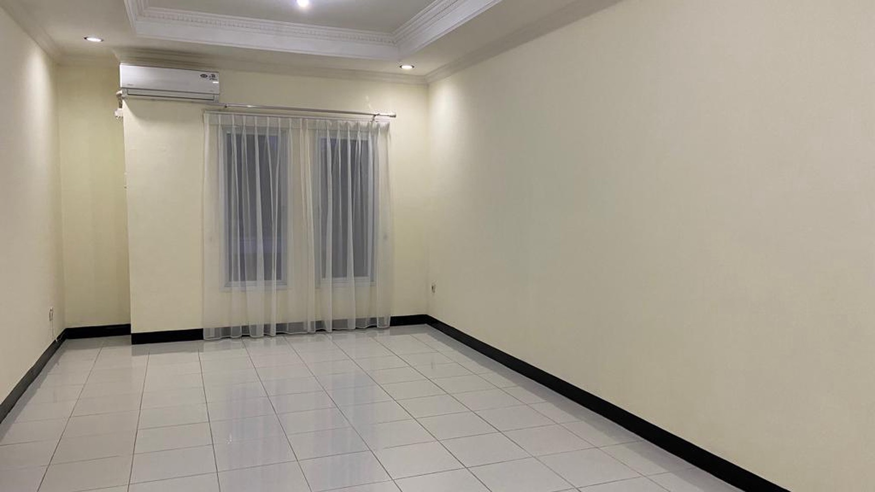 Rumah Besar Siap Huni di Mertilang 
Bintaro Sektor 9 