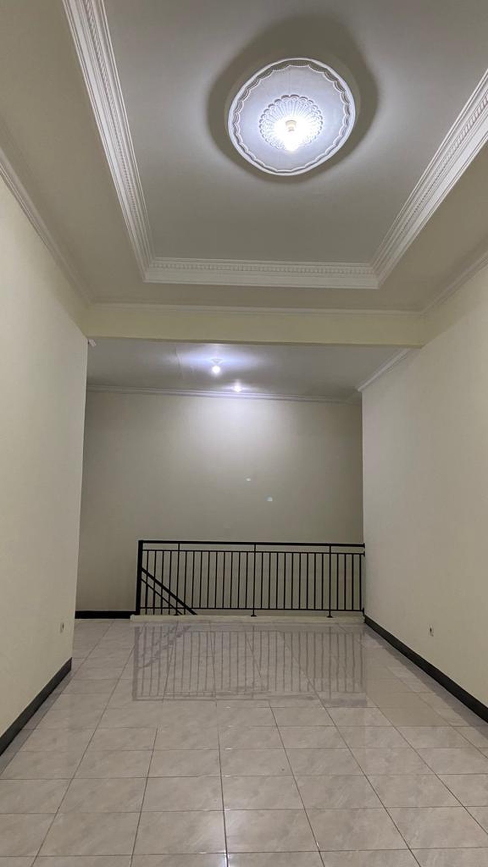 Rumah Besar Siap Huni di Mertilang 
Bintaro Sektor 9 