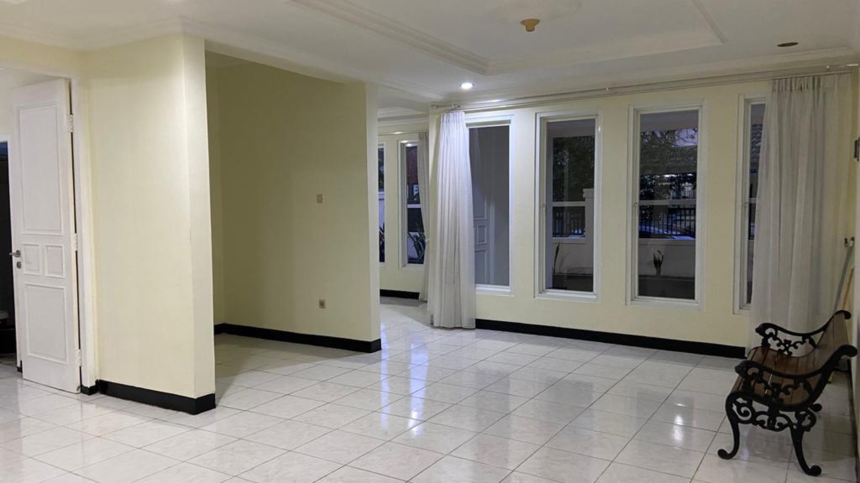 Rumah Besar Siap Huni di Mertilang 
Bintaro Sektor 9 