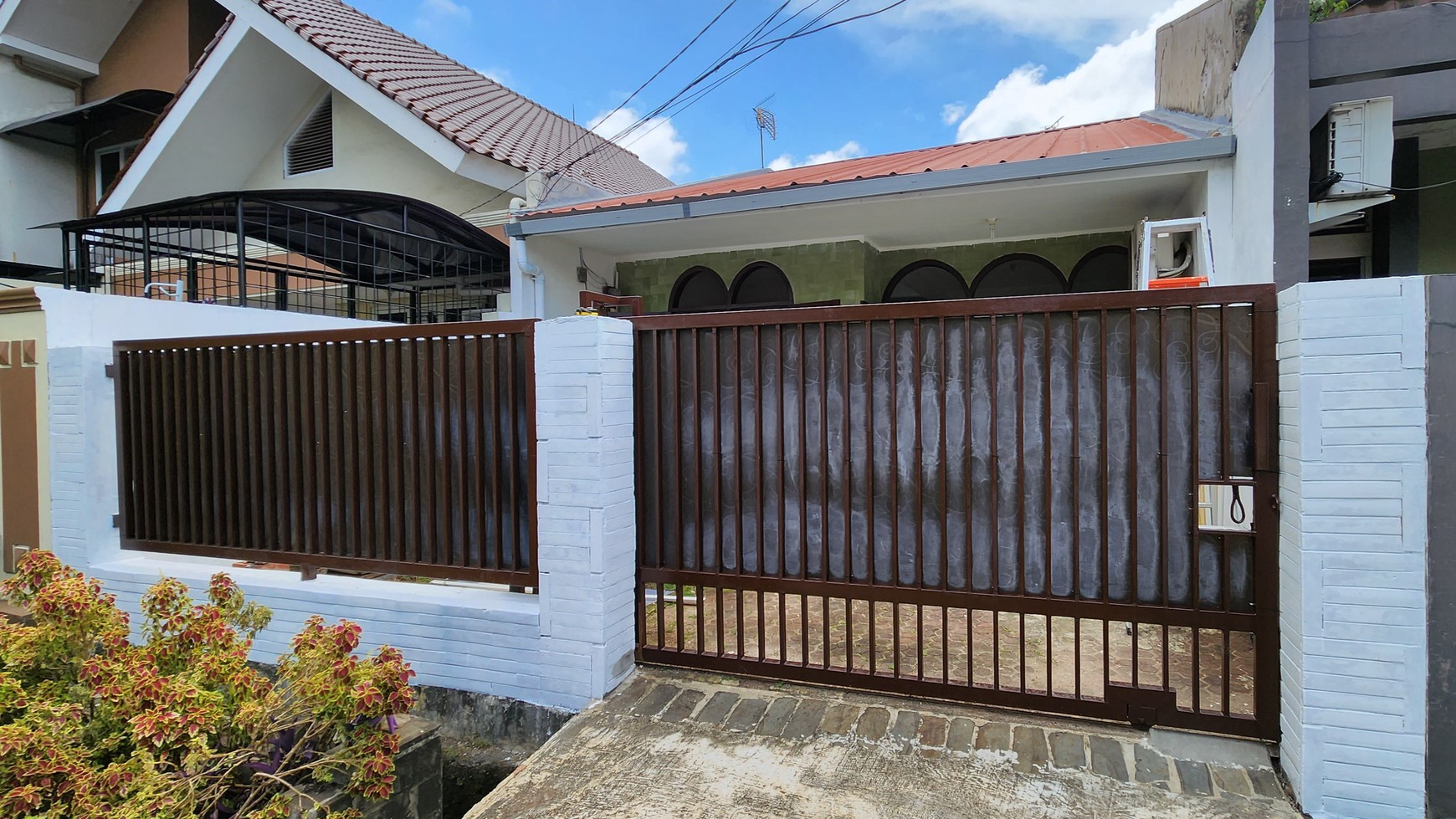 Disewakan Rumah Di Kavling DKI, Pondok Kelapa, Semi Furnished, Murah